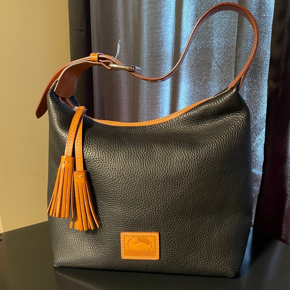 Black leather Dooney & Bourke purse